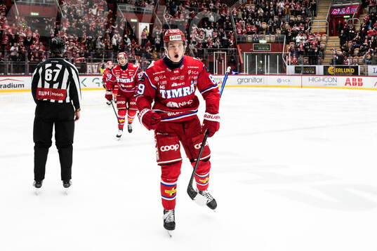 Timrås Oliver Kapanen jublar