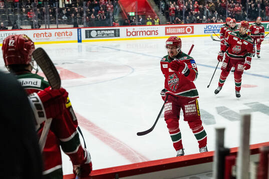 Modos Jesper Olofsson jublar