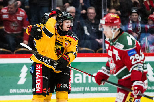 Luleås Isac Hedqvist jublar med Jesper Sellgren