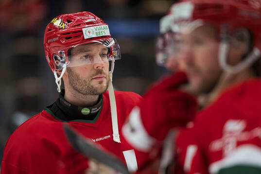 Modos David Rundblad innan ishockeymatchen i SHL mellan