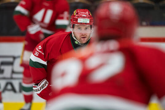 Modos Sebastian Ohlsson innan ishockeymatchen i SHL mellan