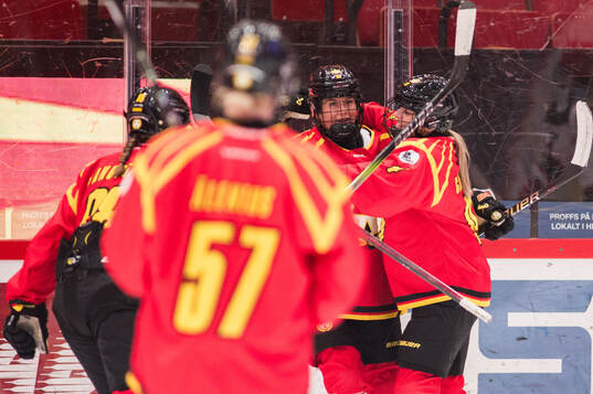Brynäs Sanni Vanhanen jublar