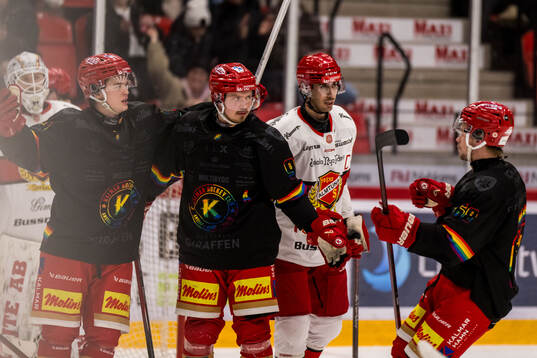 Kalmars Teemu Väyrynen jublar