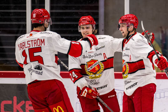 Almtunas William Eriksson jublar