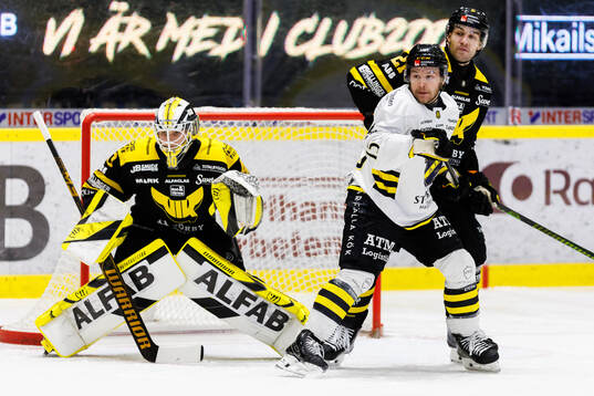 AIKs Jordan Bellerive och Västerås Henrik Malmström