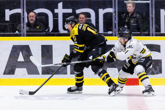 Västerås Jimmie Jansson och AIKs Gerry Fitzgerald