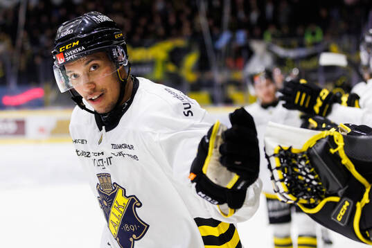 AIKs Oscar Nord jublar