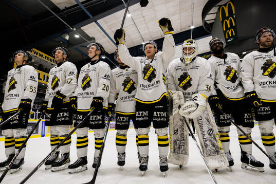 AIKs spelare jublar