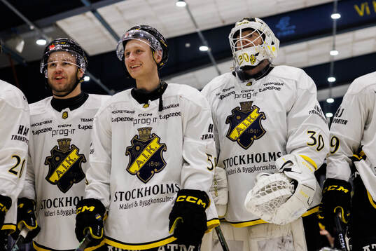 AIKs målvakt Victor Brattström jublar