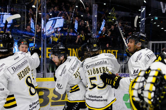 AIKs spelare jublar