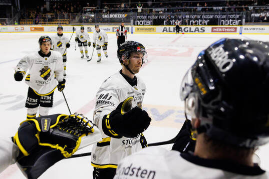 AIKs Simon Åkerström jublar