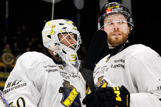 AIKs målvakt Victor Brattström jublar