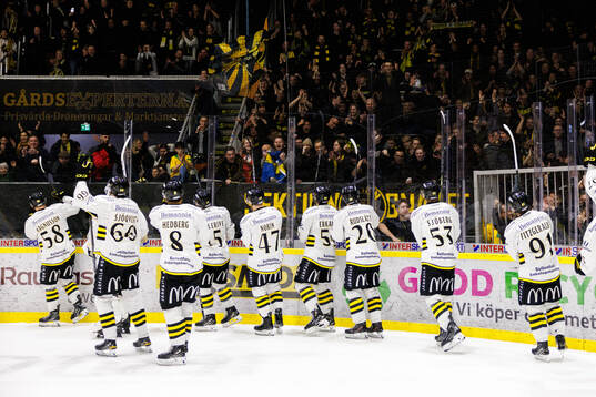AIKs spelare jublar