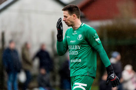 Trelleborgs målvakt Andreas Larsen deppar