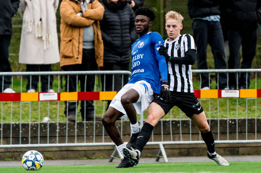 Trelleborgs Emmanuel Godwin och Landskronas Emil Lindman