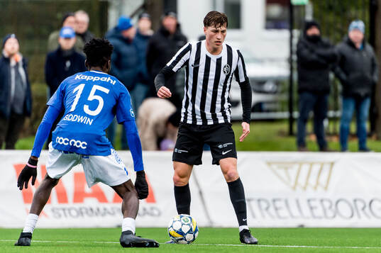 Trelleborgs Emmanuel Godwin och Landskronas Kevin Jensen