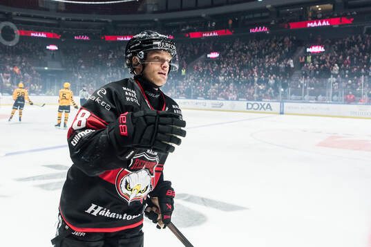 Malmö Redhawks Johan Olofsson jublar