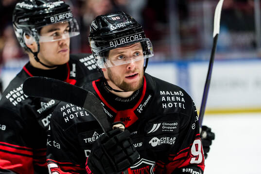 Malmö Redhawks Carl Persson jublar