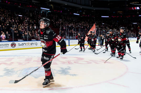 Malmö Redhawks Linus Öberg jublar