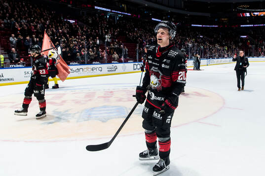 Malmö Redhawks Thomas Berg Paulsen jublar