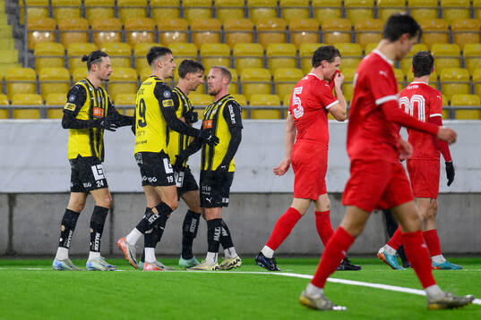 Häckens spelare jublar