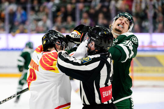 Brynäs Bobby Trivigno och Färjestads David Tomasek