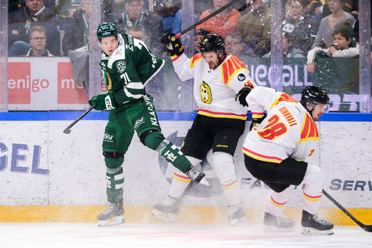 Färjestads Viktor Lodin och Brynäs Simon Bertilsson