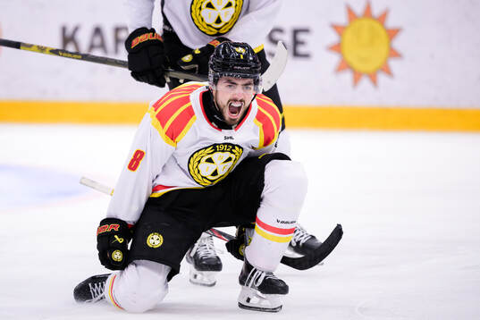 Brynäs Bobby Trivigno jublar