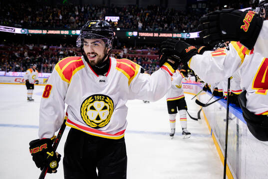 Brynäs Bobby Trivigno jublar