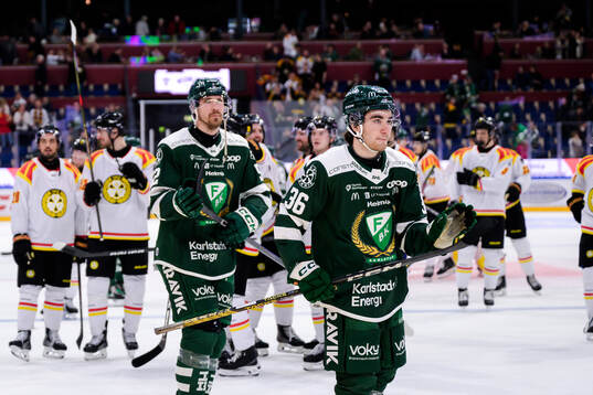 Färjestads August Tornberg och Wille Johansson deppar