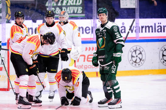 Brynäs Michal Svrcek och Färjestads Magnus Nygren