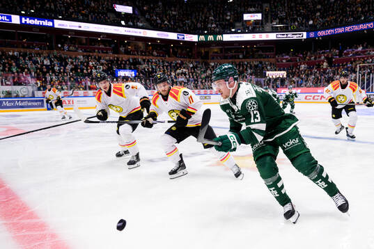 Brynäs Jordan Schroeder och Färjestads Joel Kellman