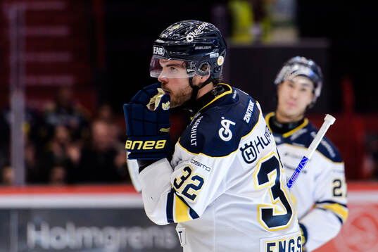 HV71s Oscar Engsund deppar