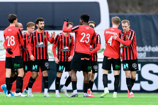 Brommapojkarnas Viktor Lind jublar