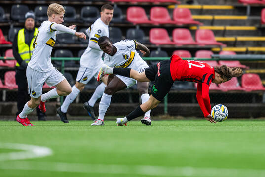AIKs Stanley Wilson Omondi och Brommapojkarnas Love Arrhov