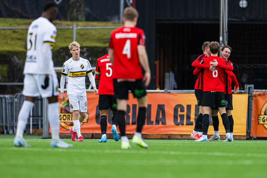 Brommapojkarnas Alex Timossi Andersson jublar