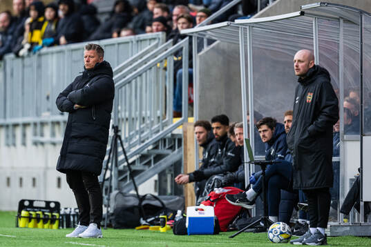 AIKs tränare Mikkjal Thomasson och Brommapojkarnas