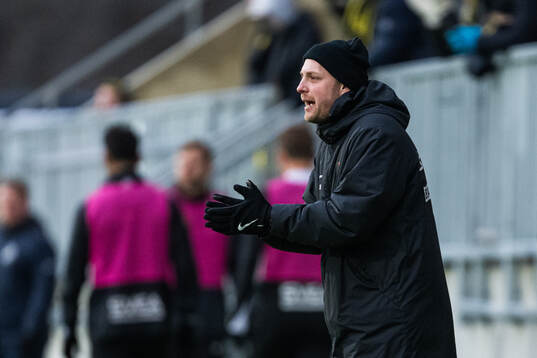 AIKs tränare Mikkjal Thomasson och Brommapojkarnas