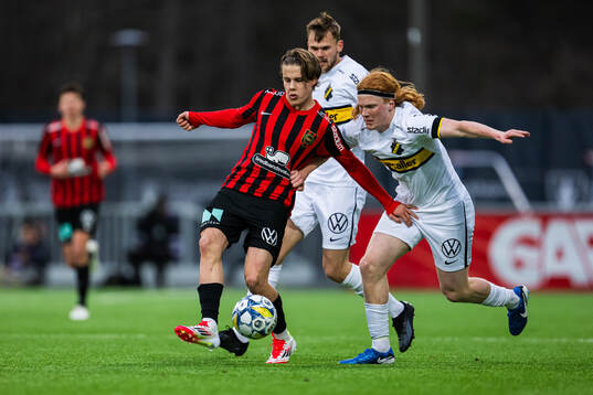 Brommapojkarnas Love Arrhov och AIKs Elvis van der Laan