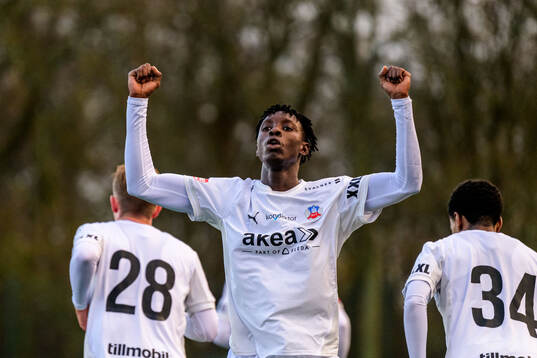 Helsingborgs Abdoulie Manneh jublar