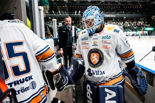 Växjös målvakt Emil Larmi deppar