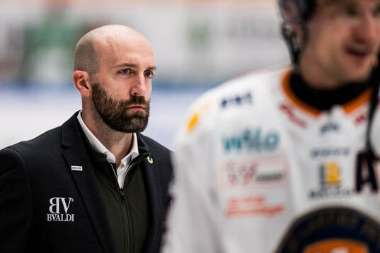 Rögles assisterande tränare Taylor Matson