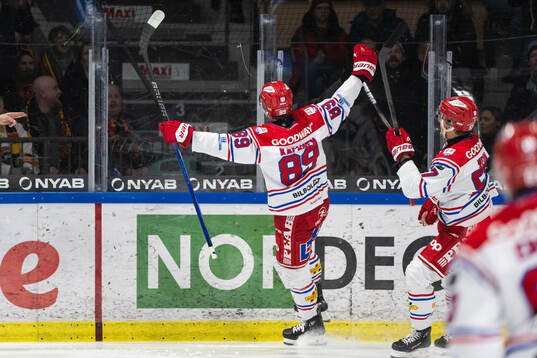 Timrås Oliver Kapanen jublar