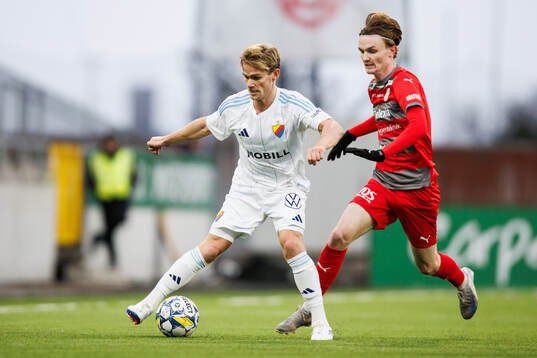 Djurgårdens Hampus Finndell och Västerås Julius Johansson