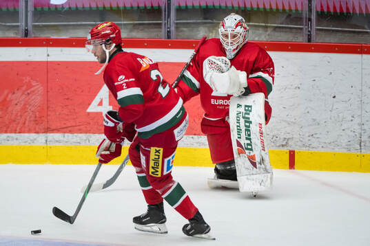 Modos målvakt Ebbe Lundberg och David Rundblad innan