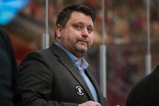 Modos tränare Mattias Karlin