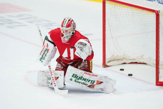 Modos målvakt Lassi Lehtinen innan ishockeymatchen i SHL