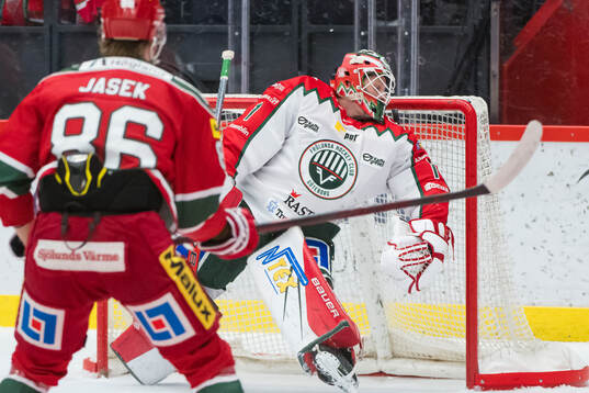 Frölundas målvakt Lars Johansson släpper in 2-0 målet