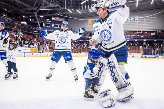 Leksands målvakt Mantas Armalis jublar