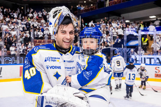 Leksands målvakt Mantas Armalis jublar